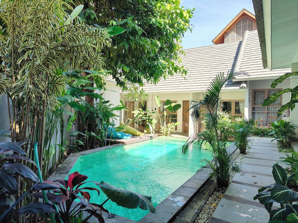 Manuver Surf And Stay Uluwatu Bali 1