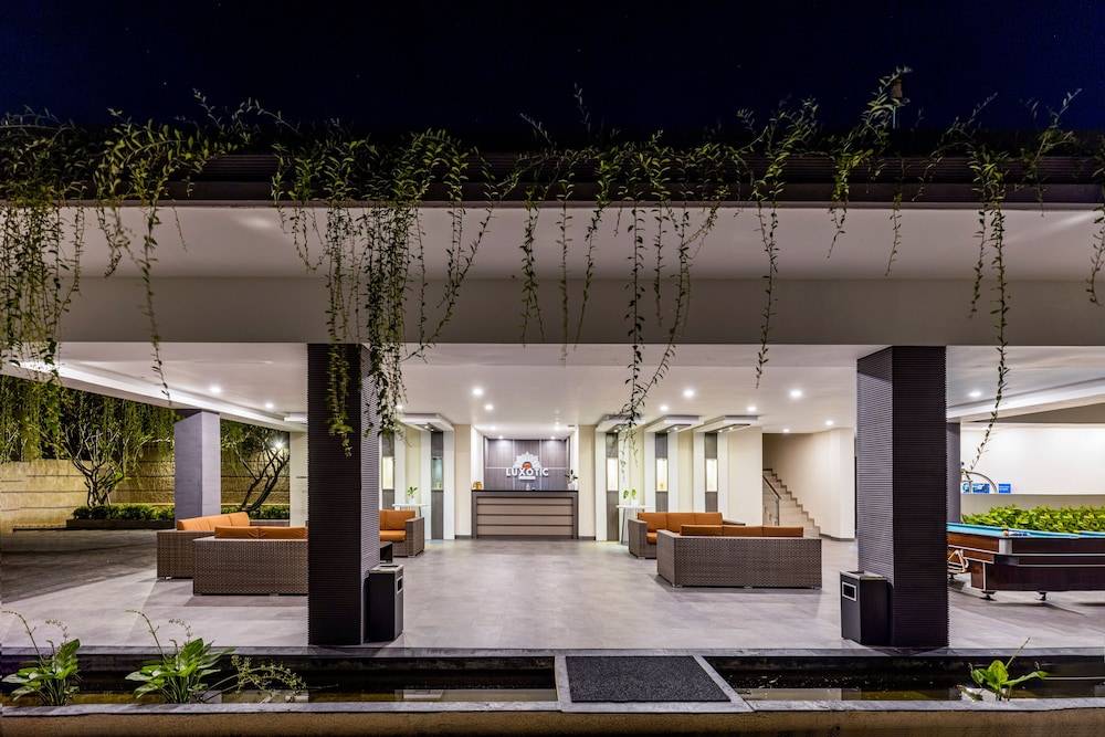 Luxotic Private Villa and Resort 2