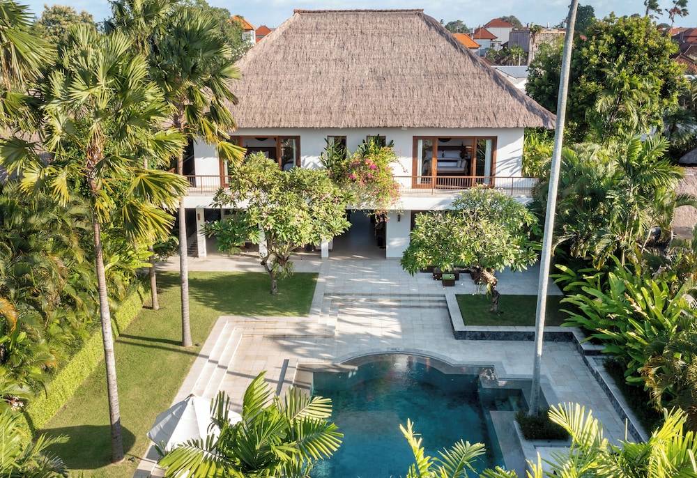 Impiana Private Villas Seminyak 1
