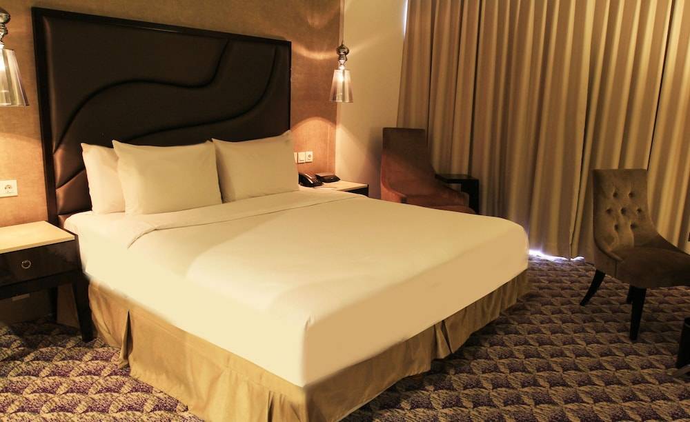 Nemuru Grand Bellevue Radio Dalam 1