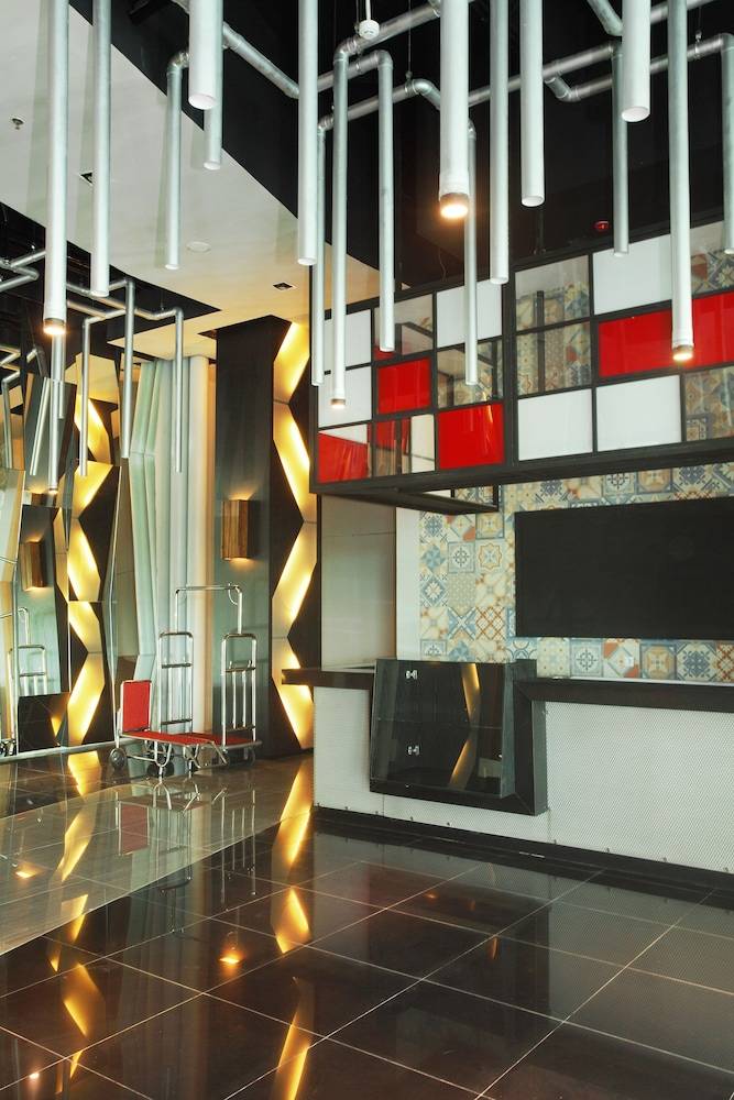 Cabin Hotel 2