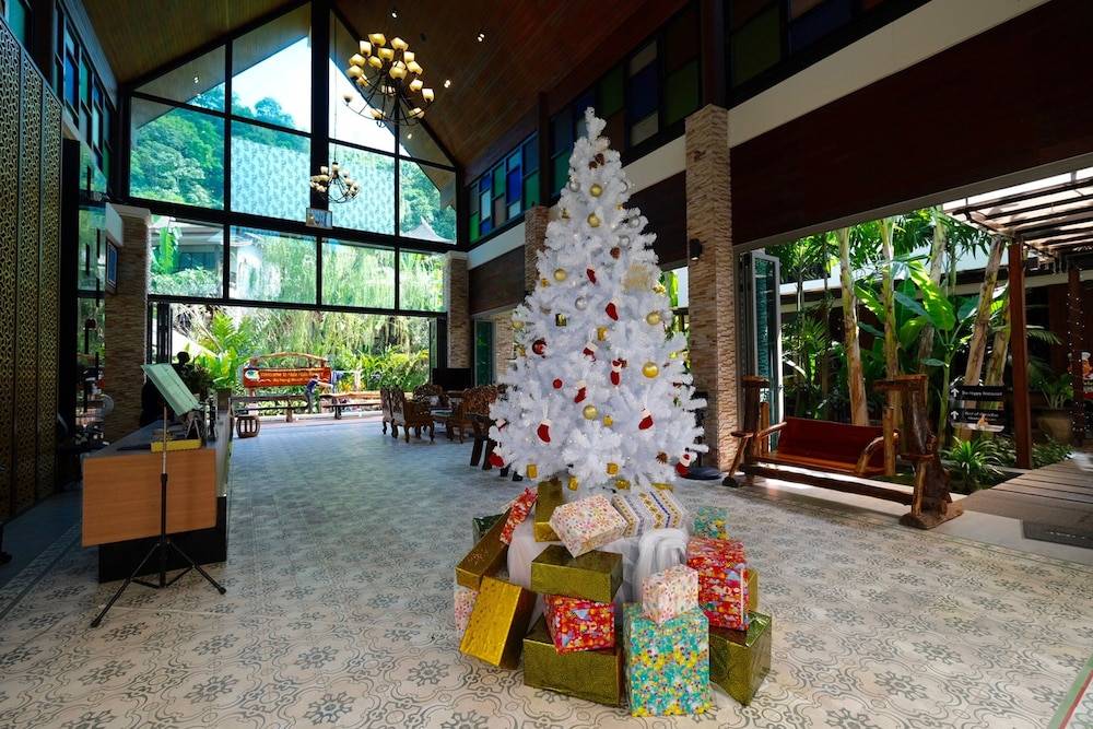 HULA HULA RESORT l truly tropical and fun wellness 2