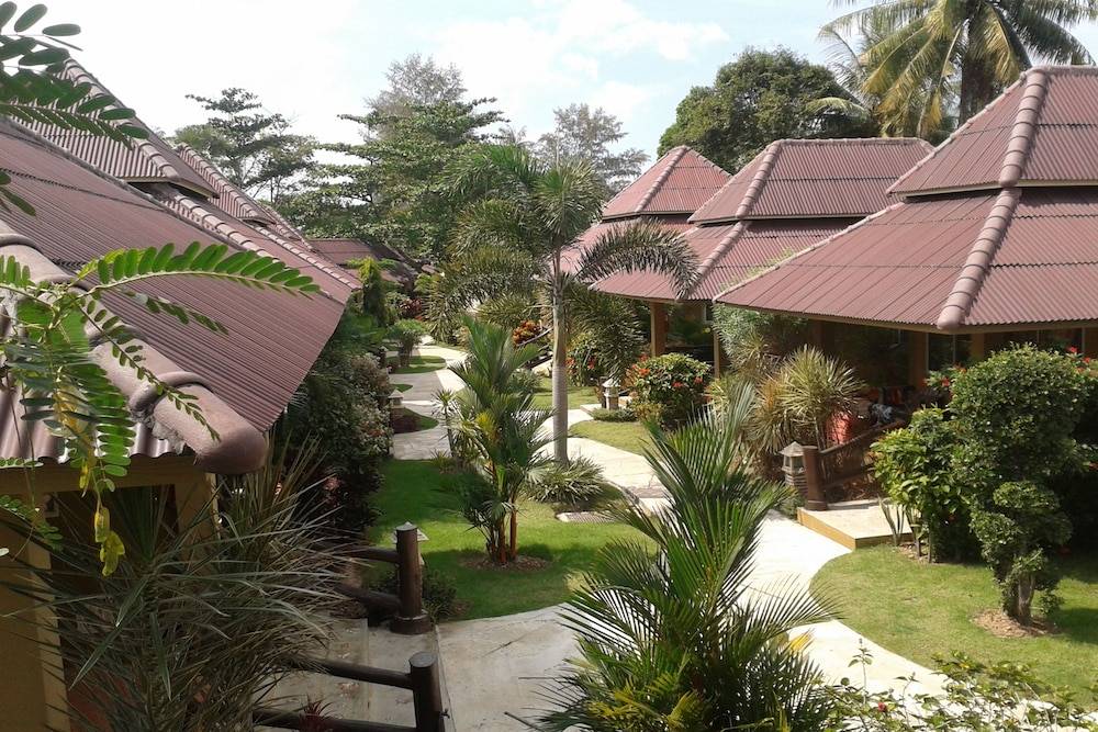 Lanta Castaway Beach Resort 1