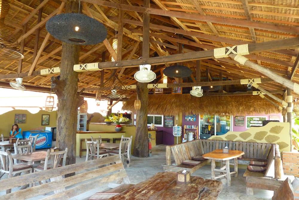 Lanta Castaway Beach Resort 2