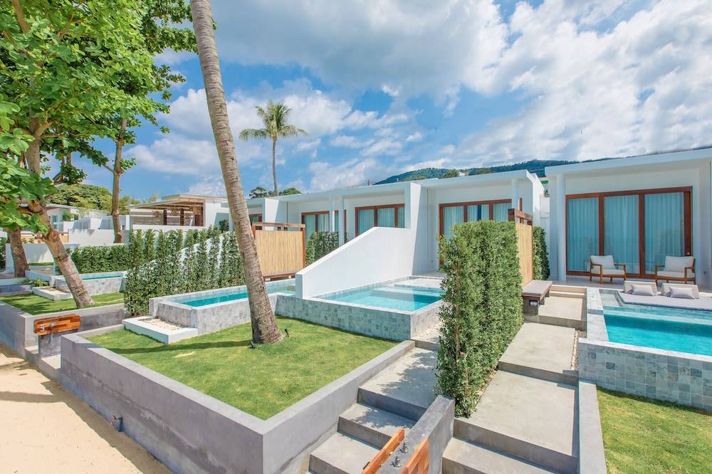 White Whale Beachfront Pool Villa 1