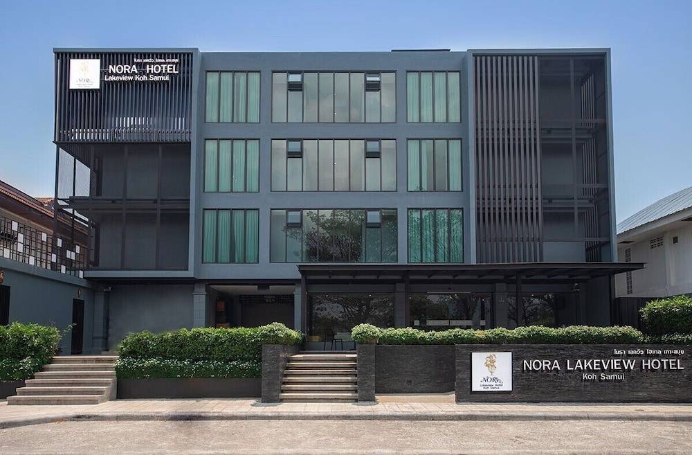 Nora LakeView 1