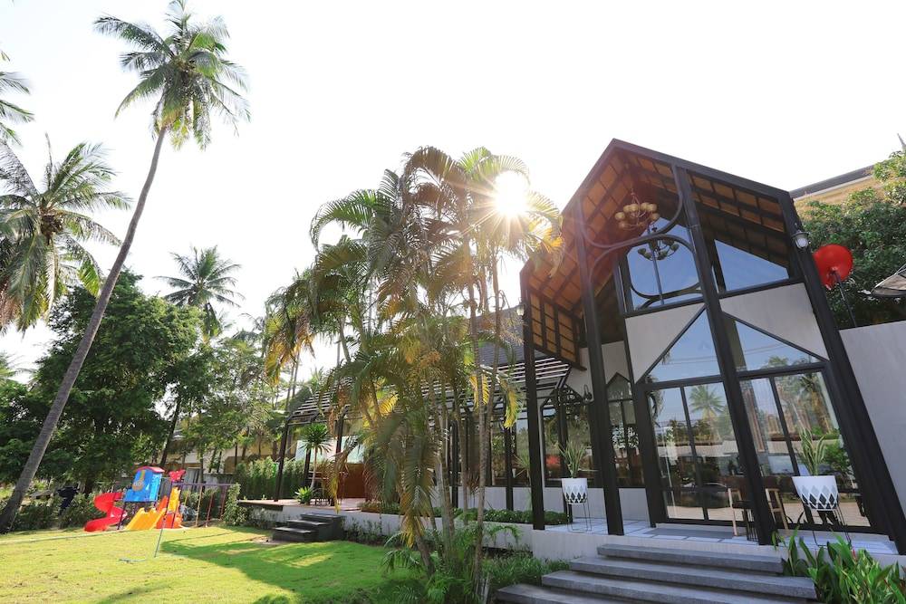 CHUZ Villas Samui SHA Plus 2