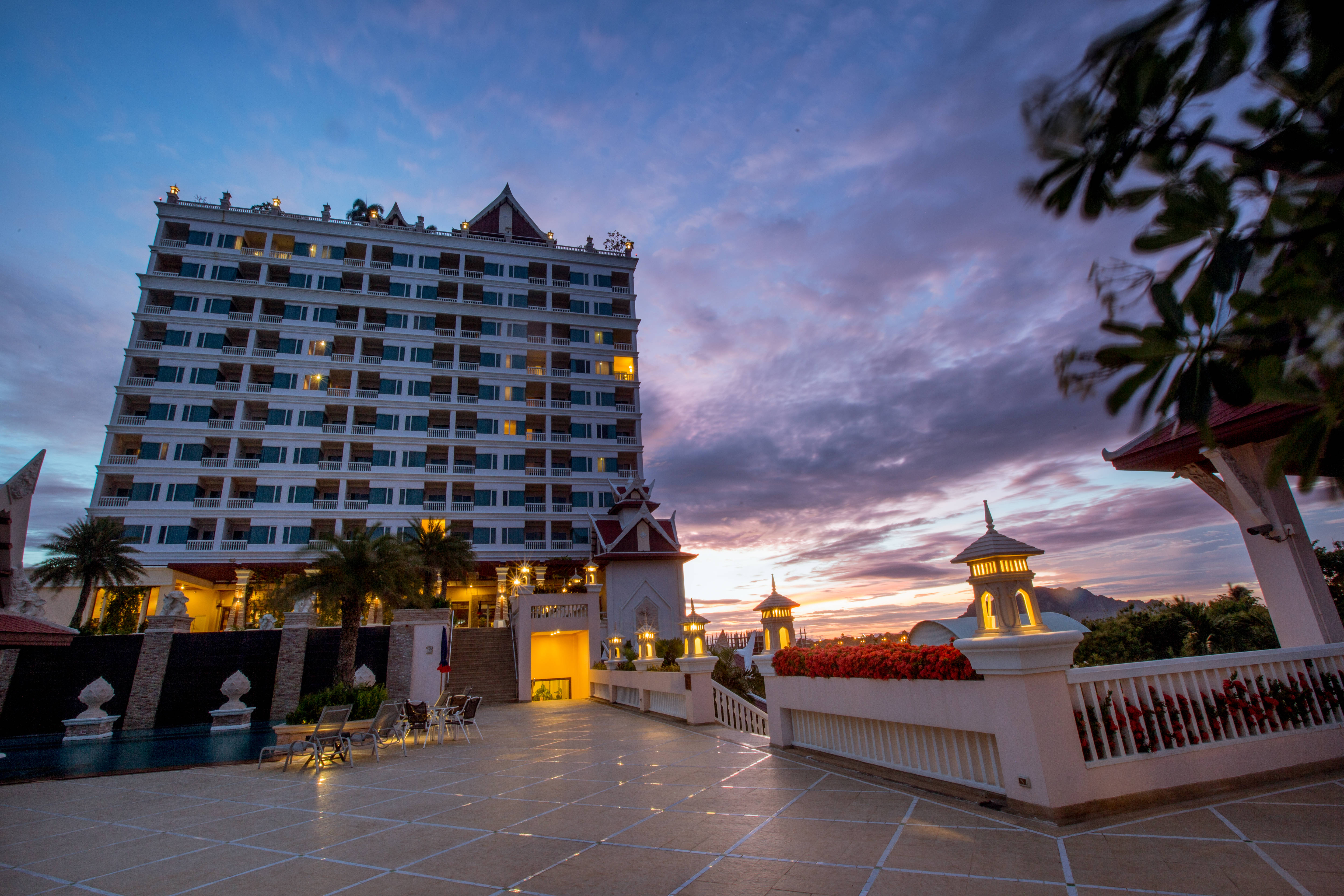 Grand Pacific Sovereign Resort & Spa 1