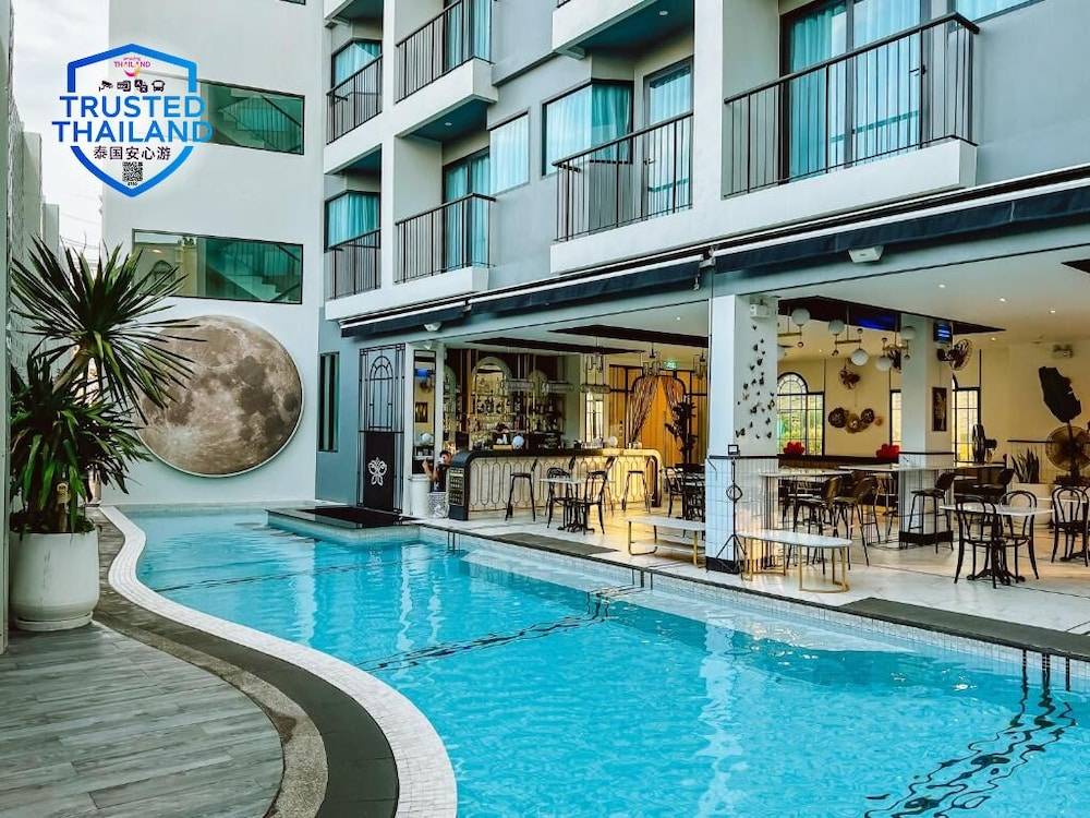 Ratri Hotel Phuket Old Town 1