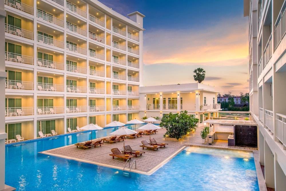 Chanalai Hillside Resort, Karon Beach 1