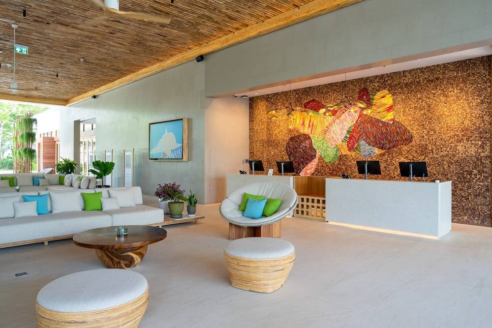 Le Méridien Phuket Mai Khao Beach Resort 2