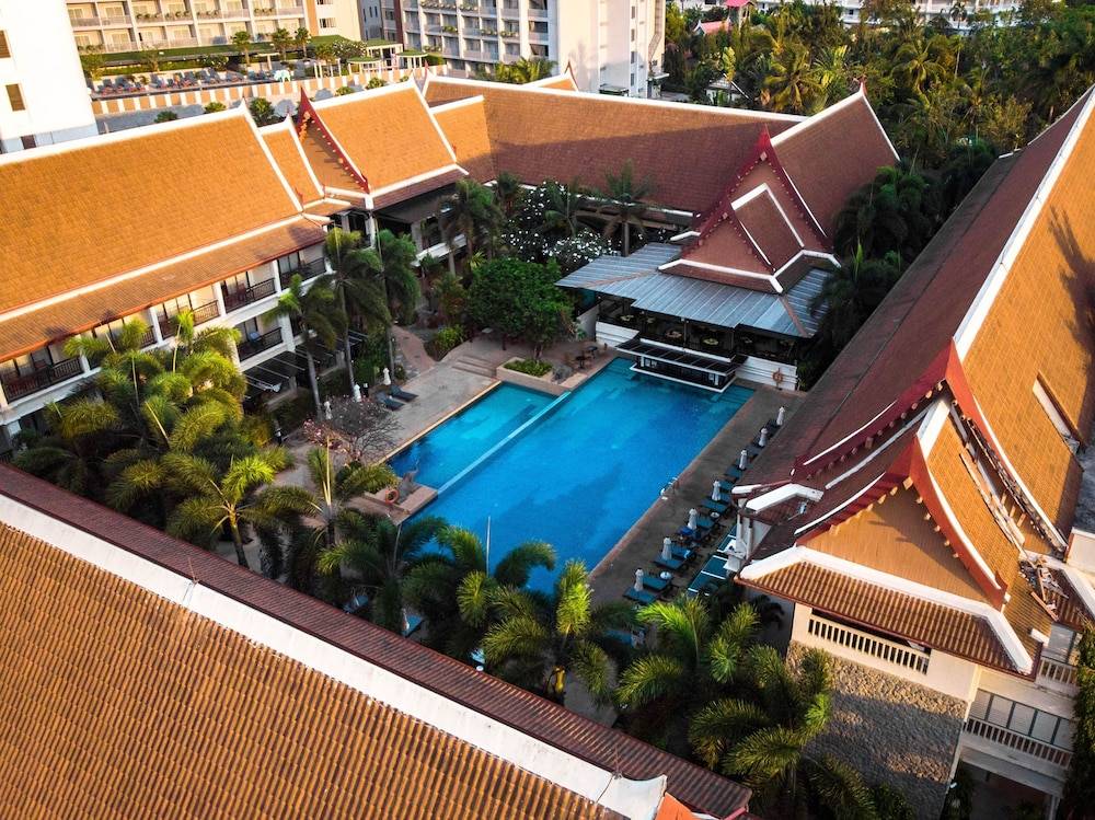 Deevana Patong Resort & Spa 1