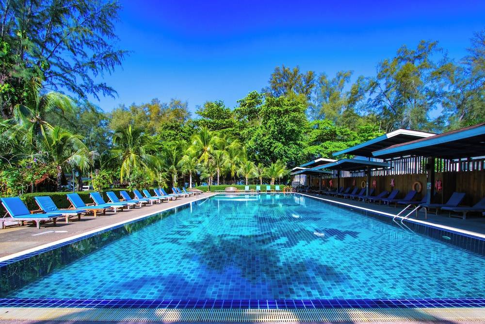 Naiyang Park Resort - Beachfront Escape 1