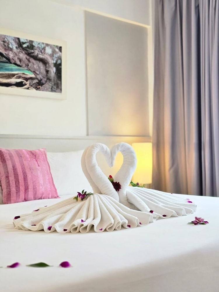 ON Hotel Phuket - SHA 1