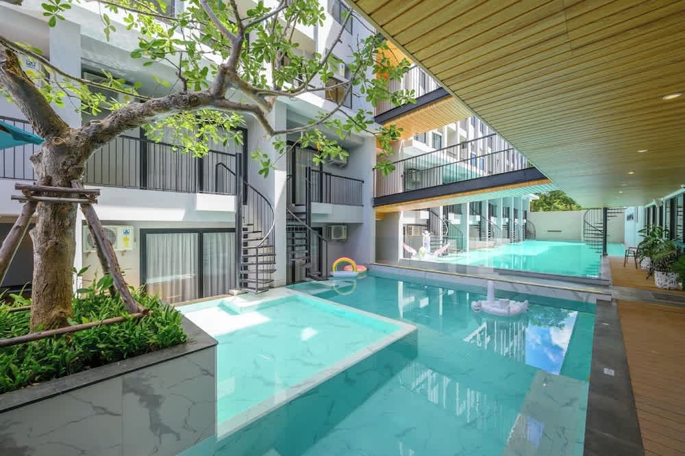 Tour De Phuket Hotel - SHA Plus 1
