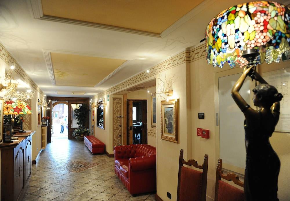 Hotel Alpina 2