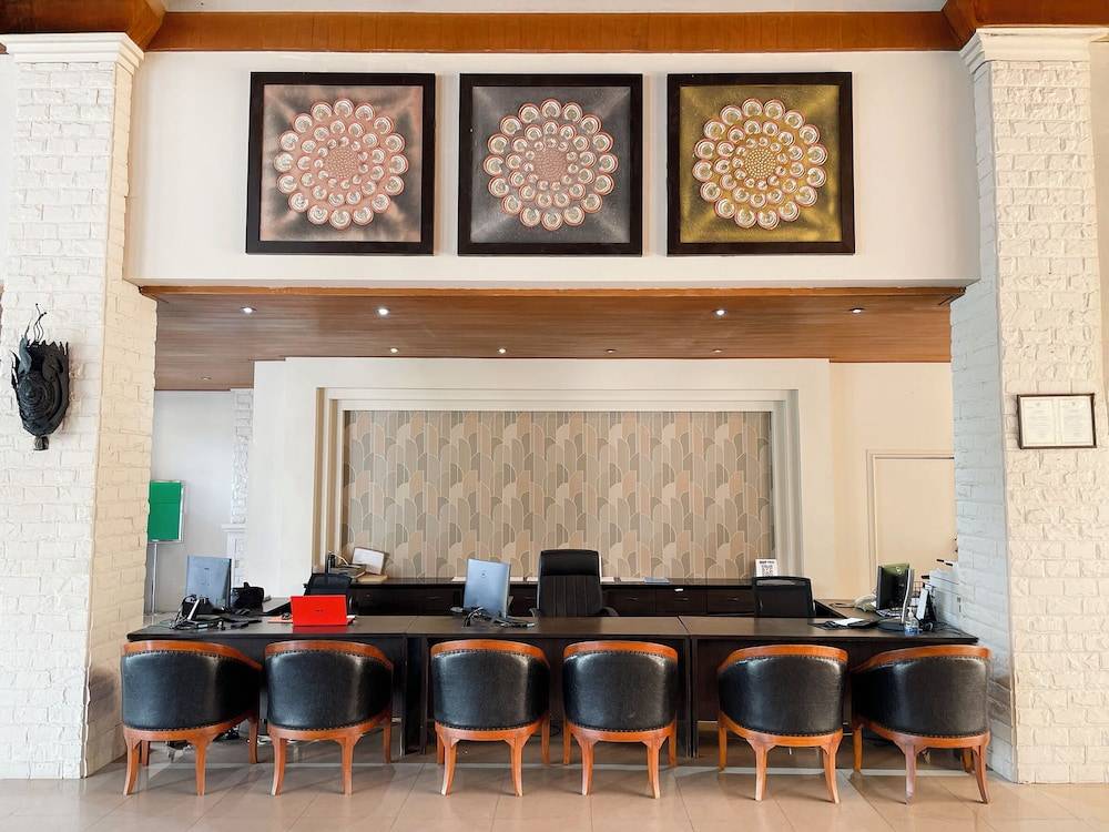 Pinnacle Grand Jomtien Resort and Beach Club 2