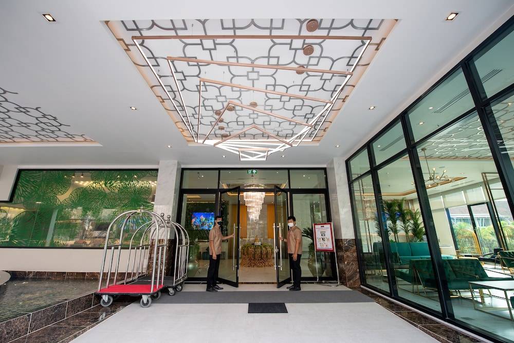 Pattaya Discovery Beach Hotel 2