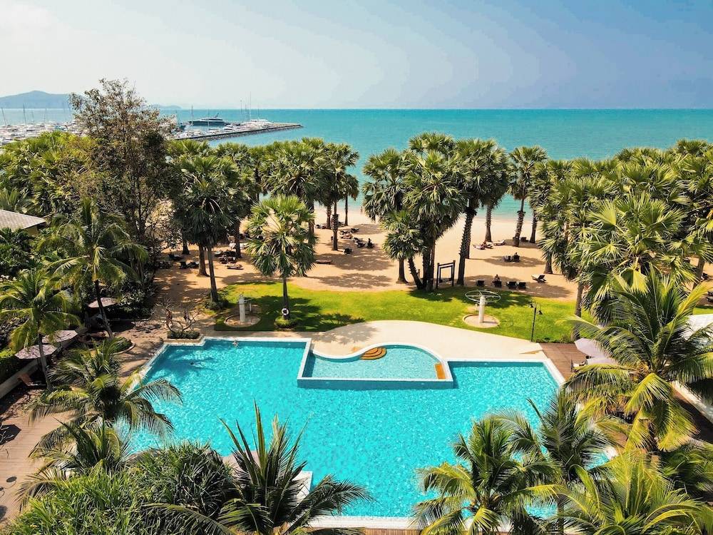 Ravindra Beach Resort & Spa 1