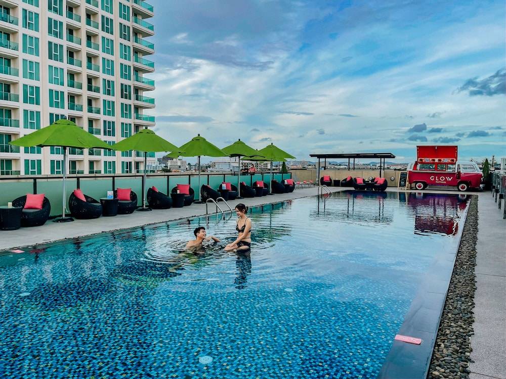 GLOW Pattaya 1