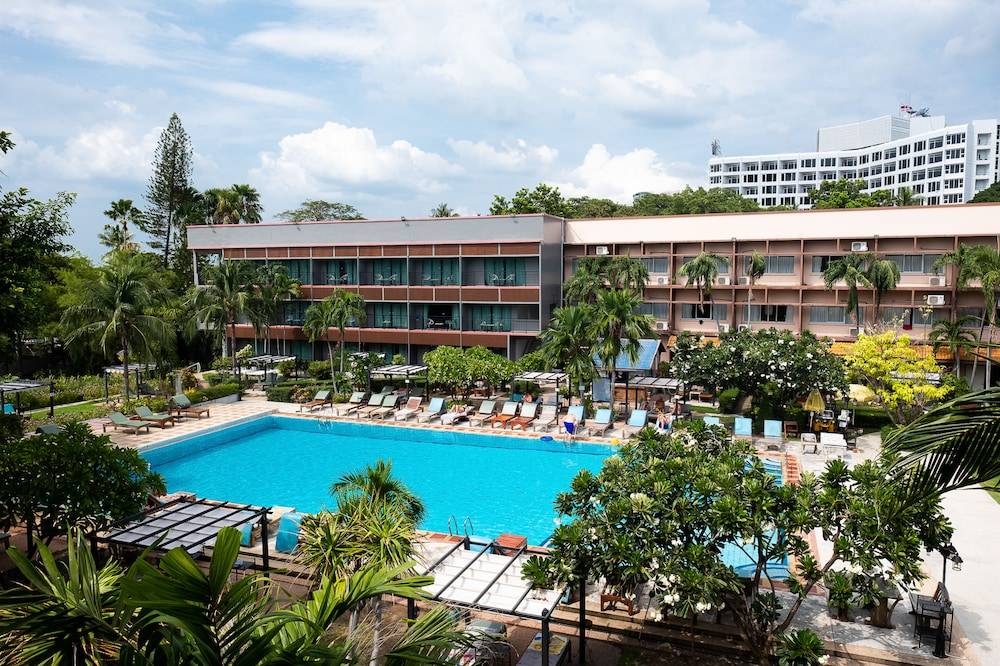 Basaya Beach Hotel & Resort 1