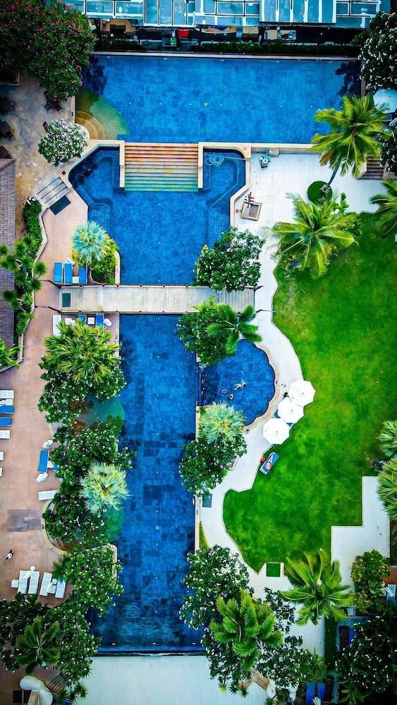 Jomtien Palm Beach Hotel & Resort - Family-Friendly 1