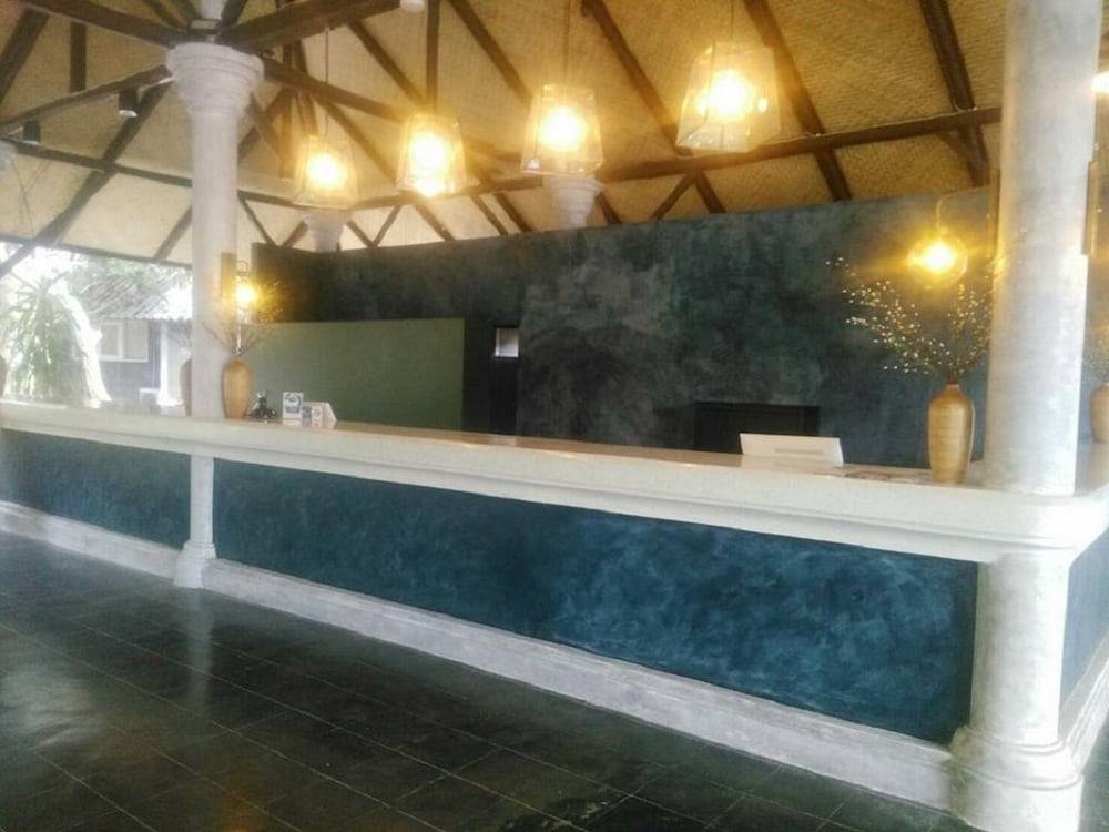 Let's Hyde Pattaya Resort & Villas - Pool Cabanas 2