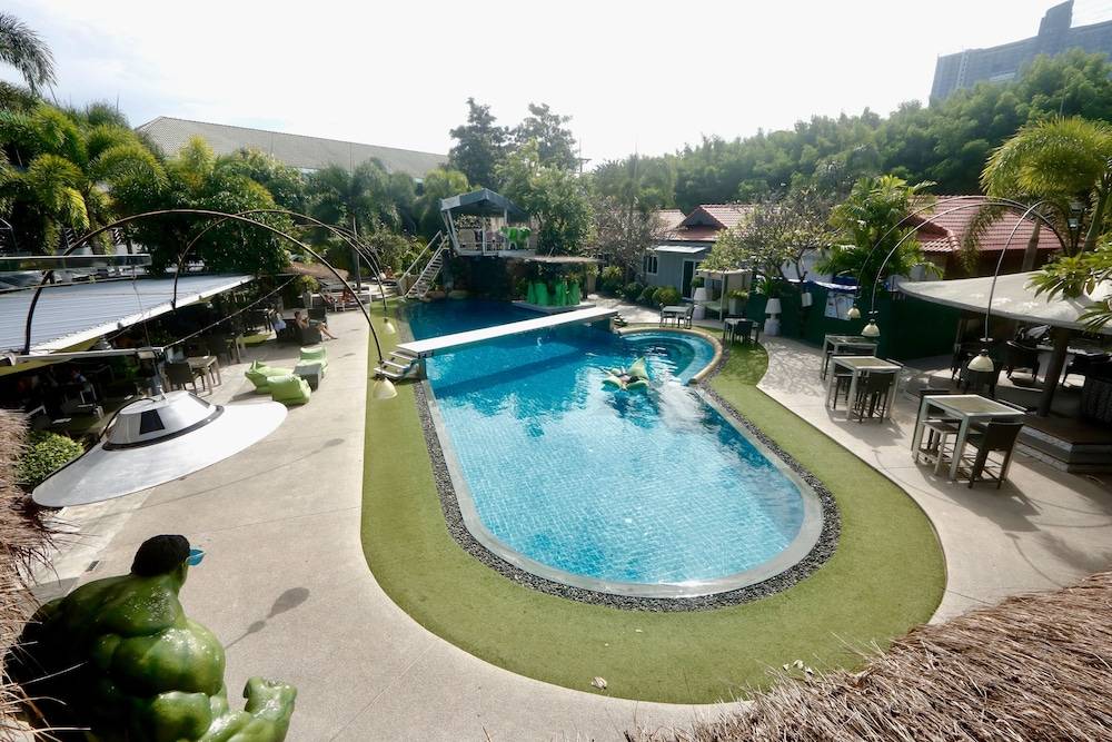 Momento Resort 1