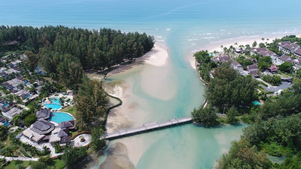 Apsara Beachfront Resort & Villa 1