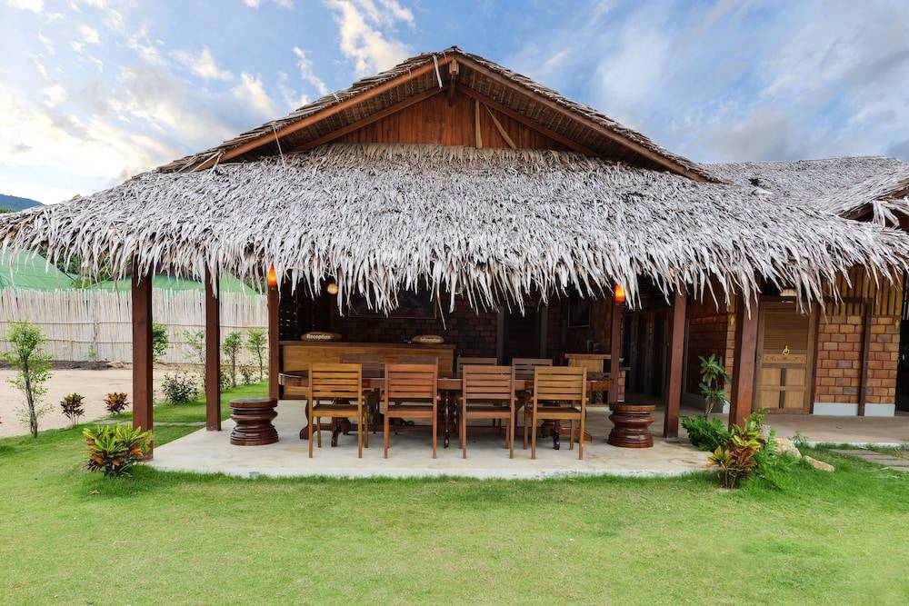PingChan Koh Phangan Beachfront Resort 2