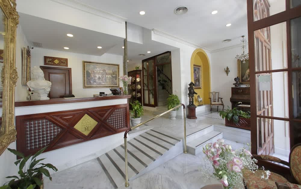 Basic Hotel Puerta de Sevilla 2