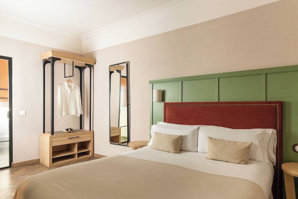 Honest Sevilla Hotel 1