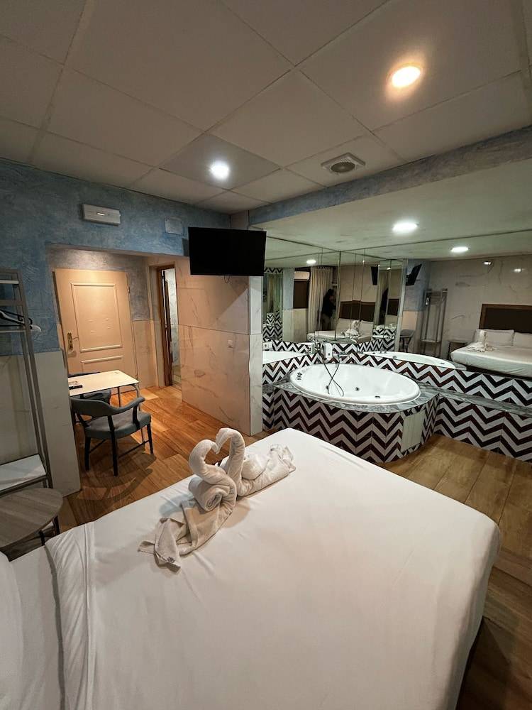 Hostal Avenida Andalucia - Solo Adultos 1