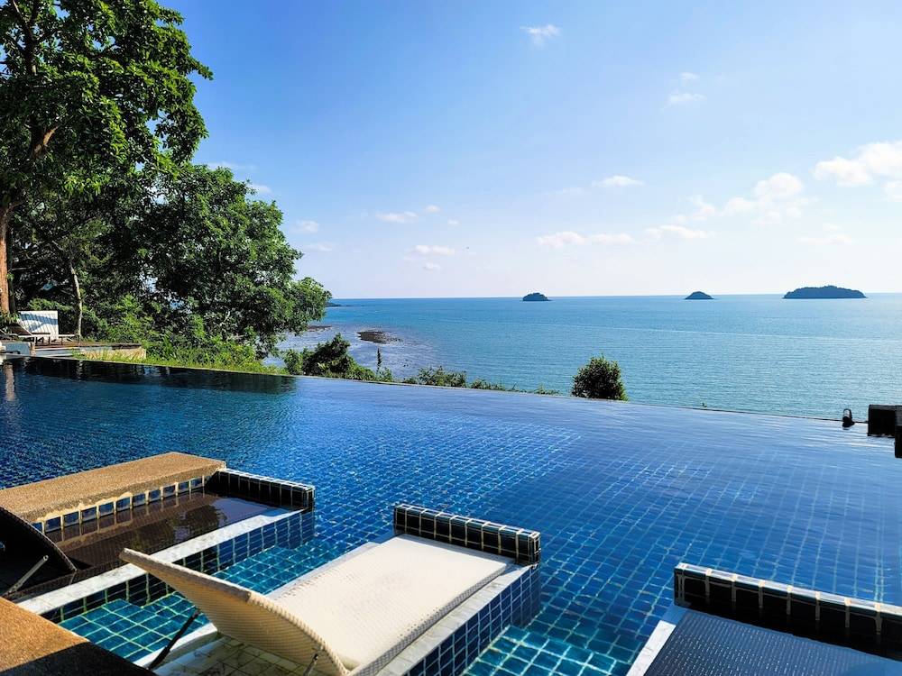 Koh Chang Cliff Beach Resort 1