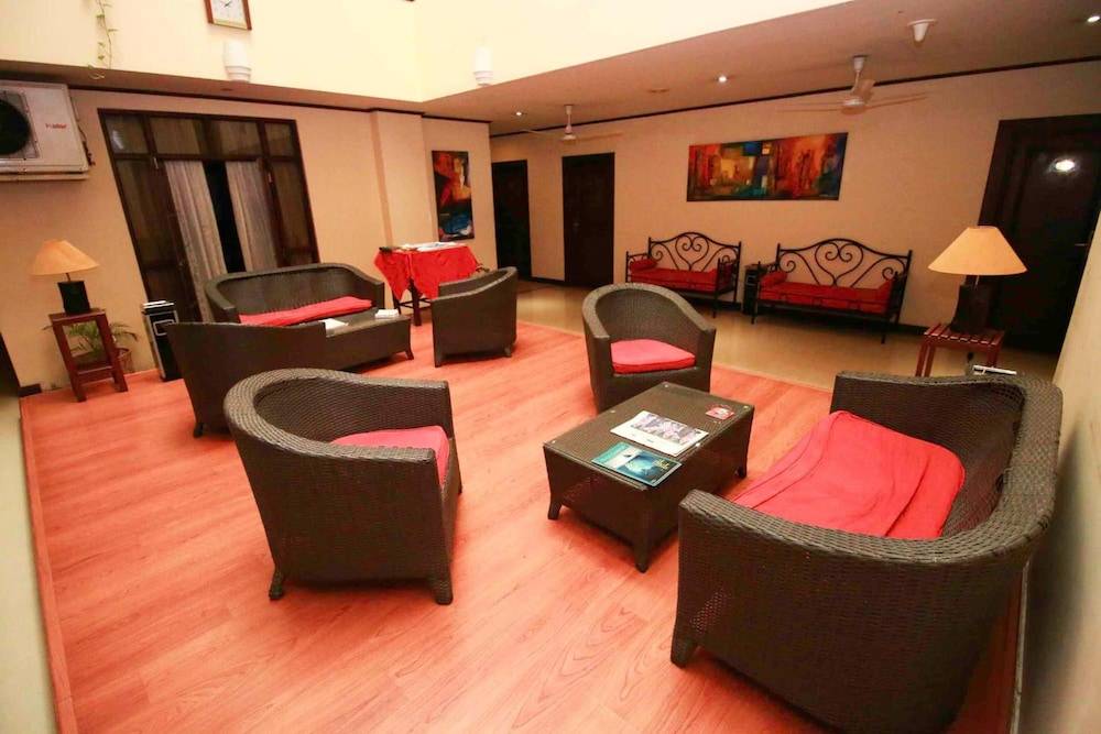 Oak Ray Colombo City Hotel 2