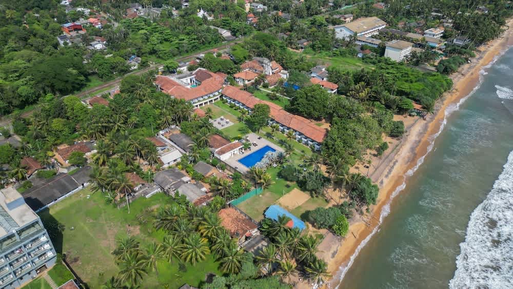Hibiscus Beach Hotel & Villas 1