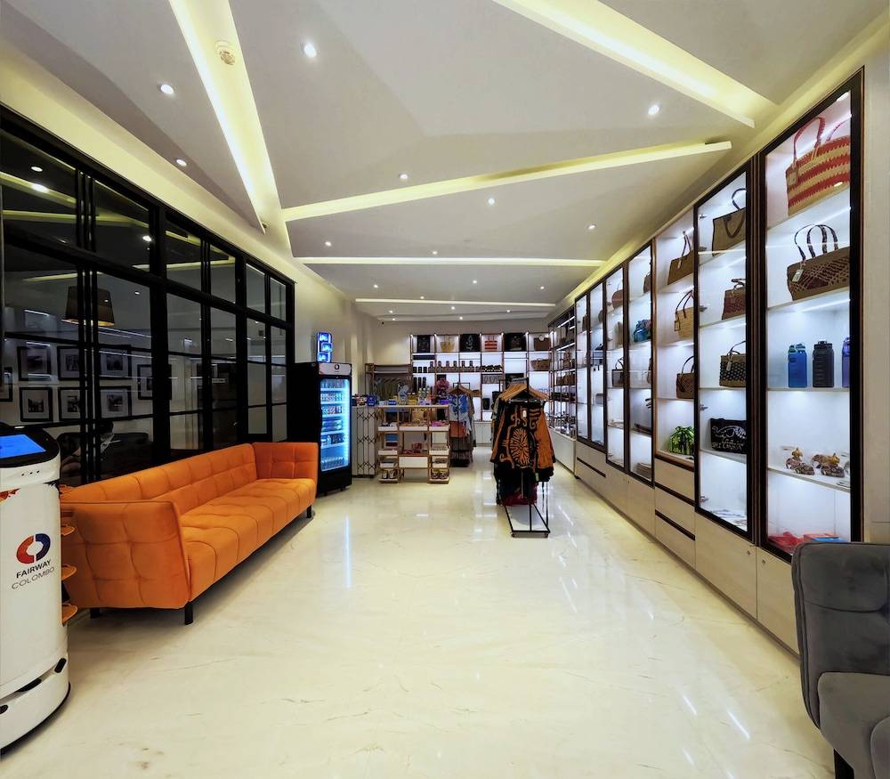 Fairway Colombo - Sri Lanka's First Hotel With Robot Technology 2