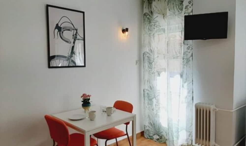 Hostal Lucia by gaiarooms 1