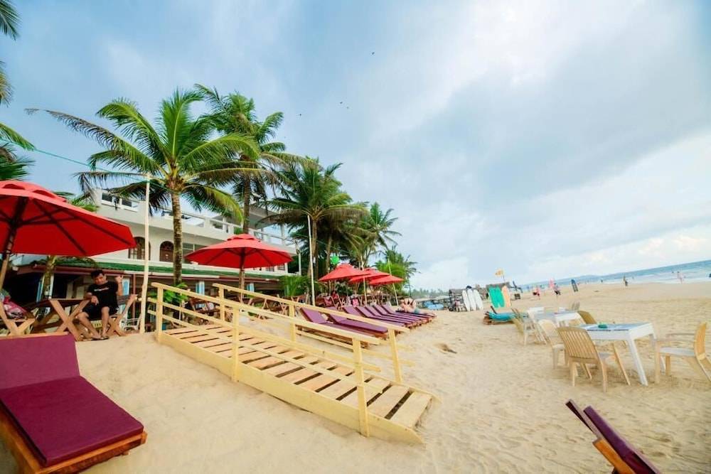 Royal Beach Hotel Hikkaduwa 1