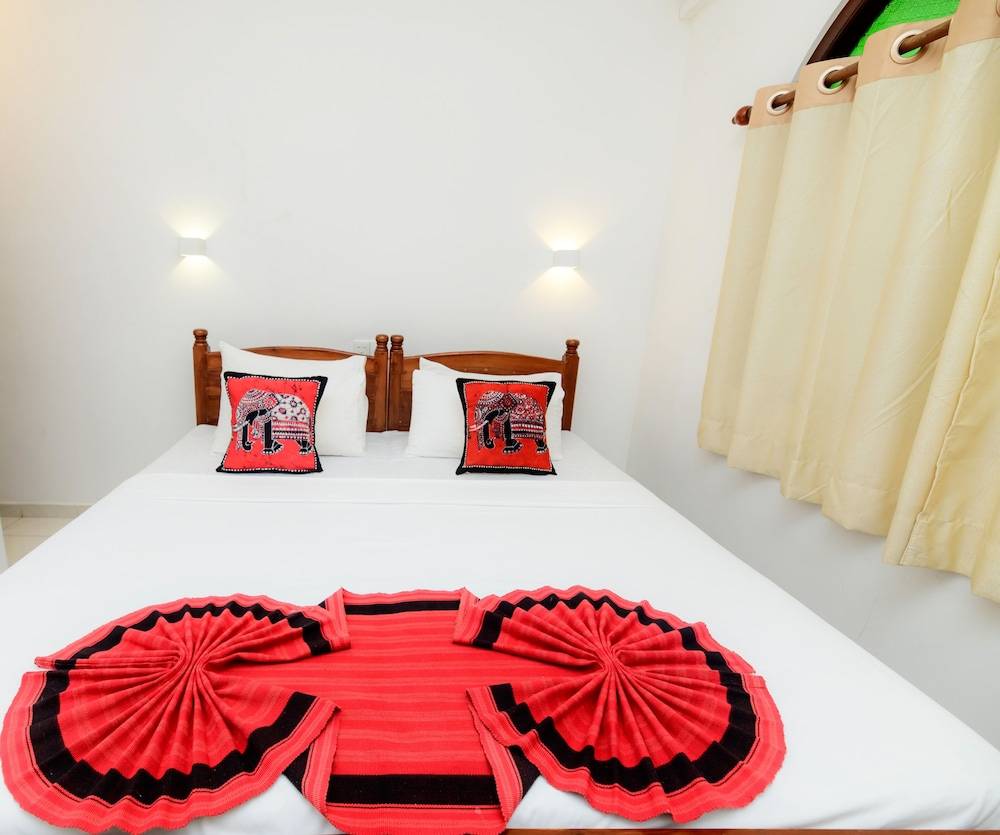 Royal Beach Hotel Hikkaduwa 2
