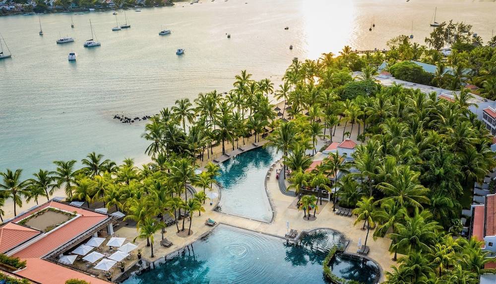 Mauricia Beachcomber Resort & Spa 1