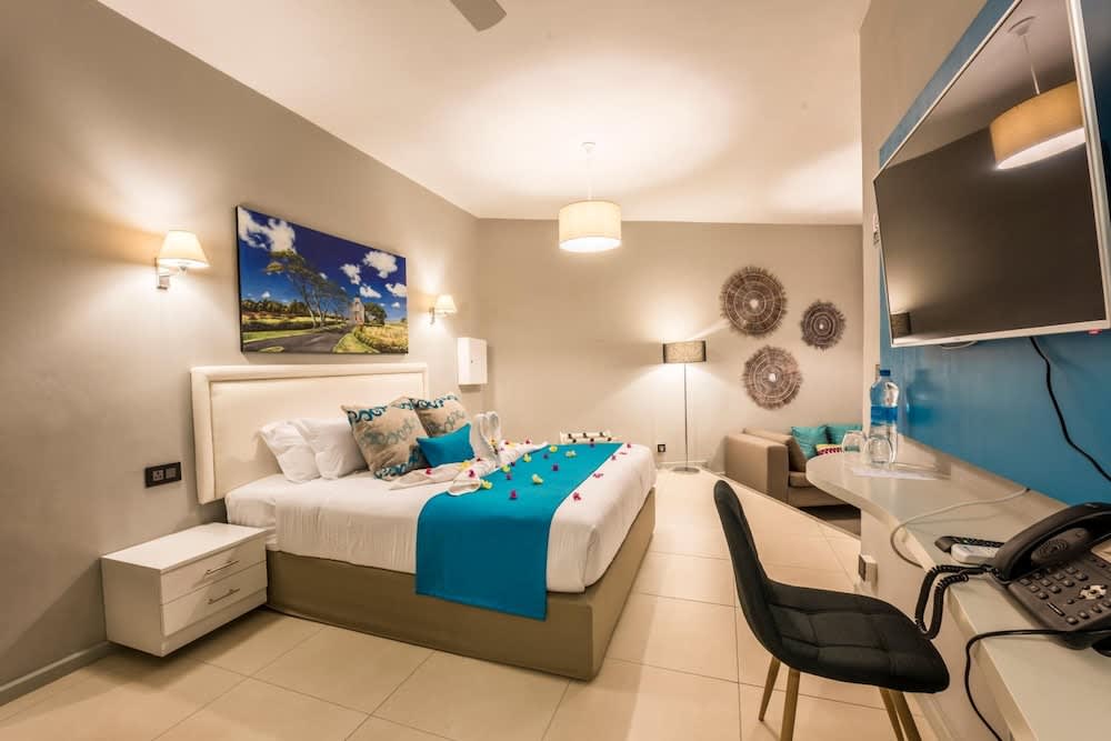 Azur Paradise Hotel & Rooftop Bar 1