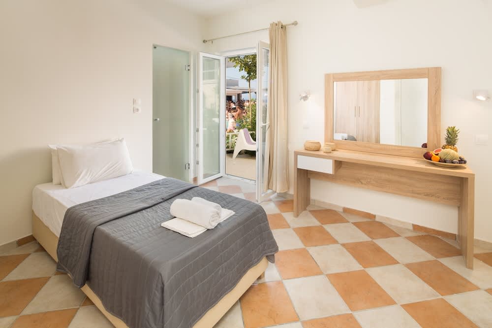 Paralia studios 2