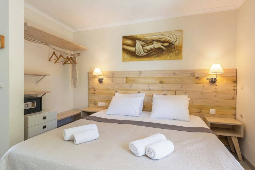 Cavos Beach House 2