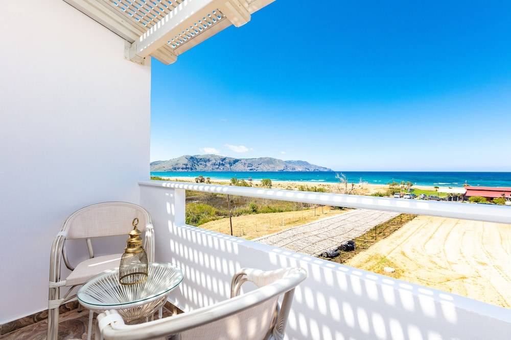 Pinelopi Beach Suites 1