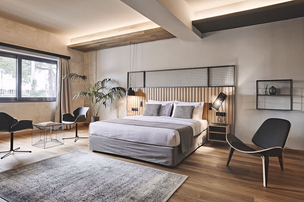 Cama Luxury Suites Glyfada 1