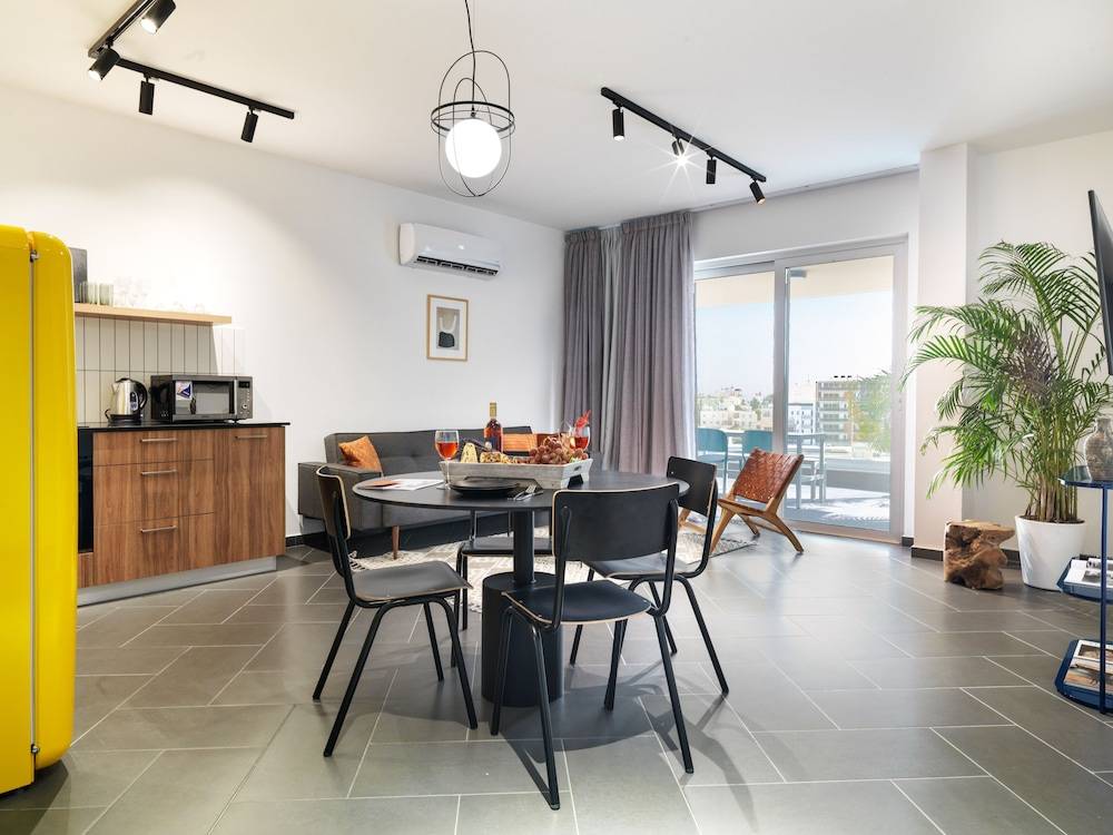 LIV URBAN Suites 1