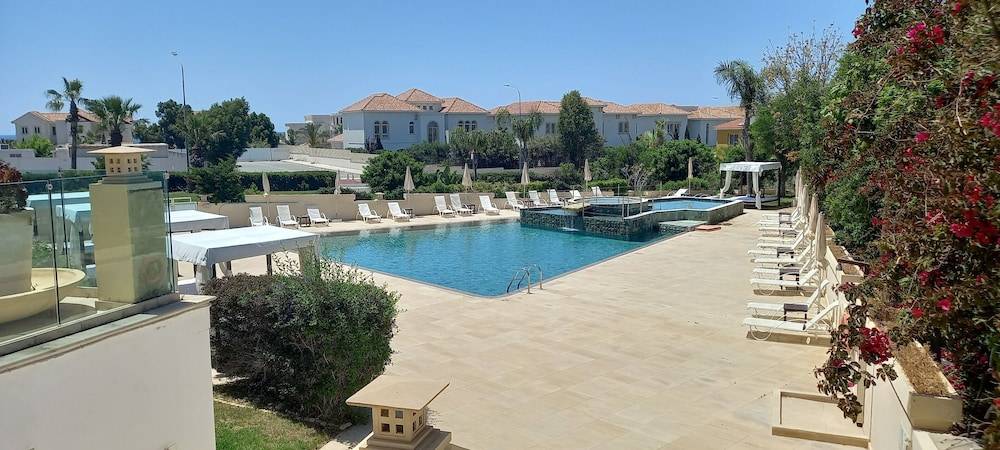 E-Hotel Larnaca Resort & Spa 1
