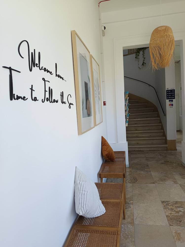 Follow the Sun Boutique Hostel - Pool, Breakfast & Sea Views 2
