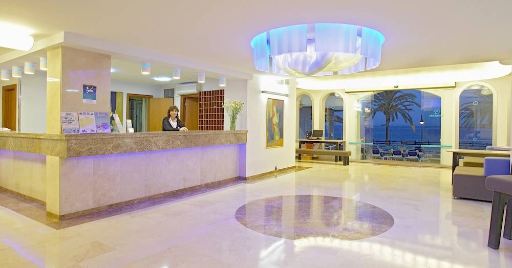 Apartamentos Mar y Playa 2